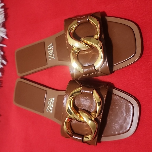 Zara Brown Sandals with Gold Chain Detail - Picture 4 of 7